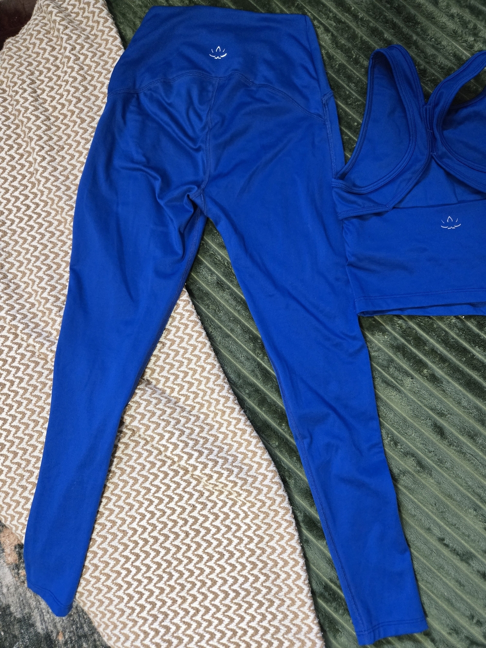 Beyond Yoga Power Beyond Blue Leggings and Tank Set - Picture 2 of 5